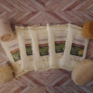 (90 LOT) HUGE Disposable Washcloths Yardley London Aloe Vera Chamomile Vitamin E